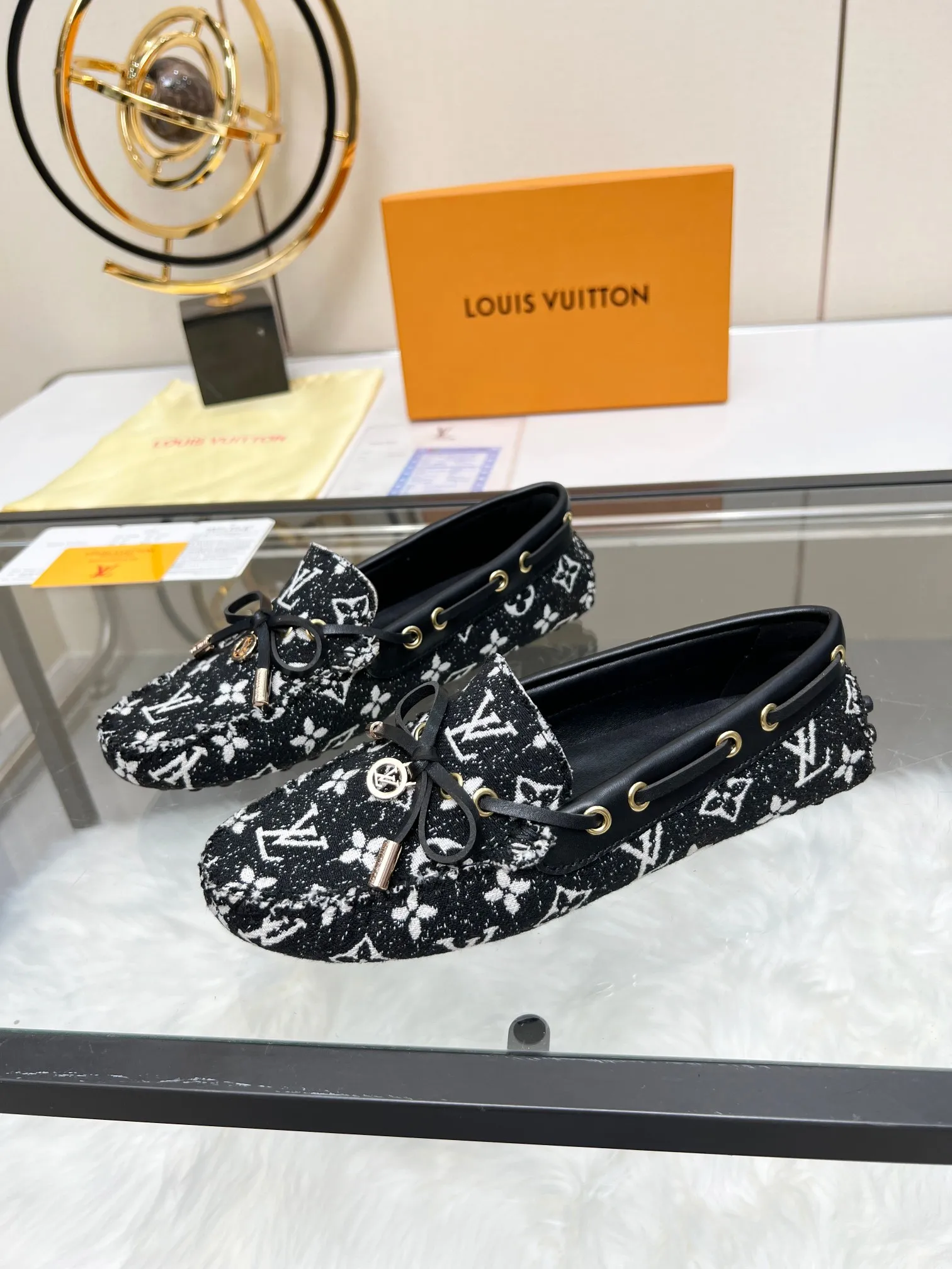 👟👟Ex-factory price 420👟👟 Lvui...Vuitt* on/】...Top purchasing agent, high version, counter 2023 spring, summer and autumn new color beanie shoes, imported fabrics, buckle bows, classic popular shoes. Lining: Sheepskin lining Color: Presbyopia Xingli Women's model: 35-42 standard size.